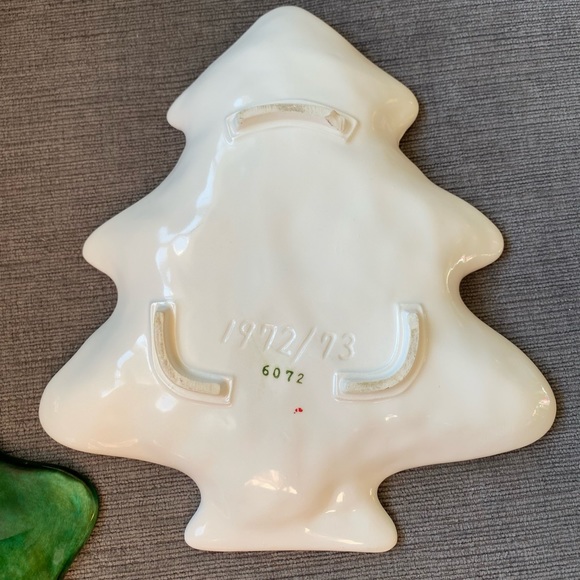 Vintage Set of 2 Hobbyist Christmas Tree dishes/platters - Picture 4 of 9